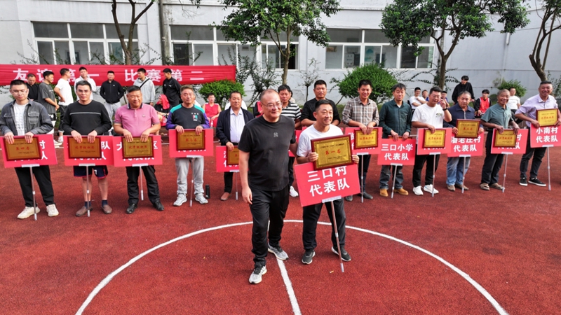 行翻新维护, 化广场, 篮动作