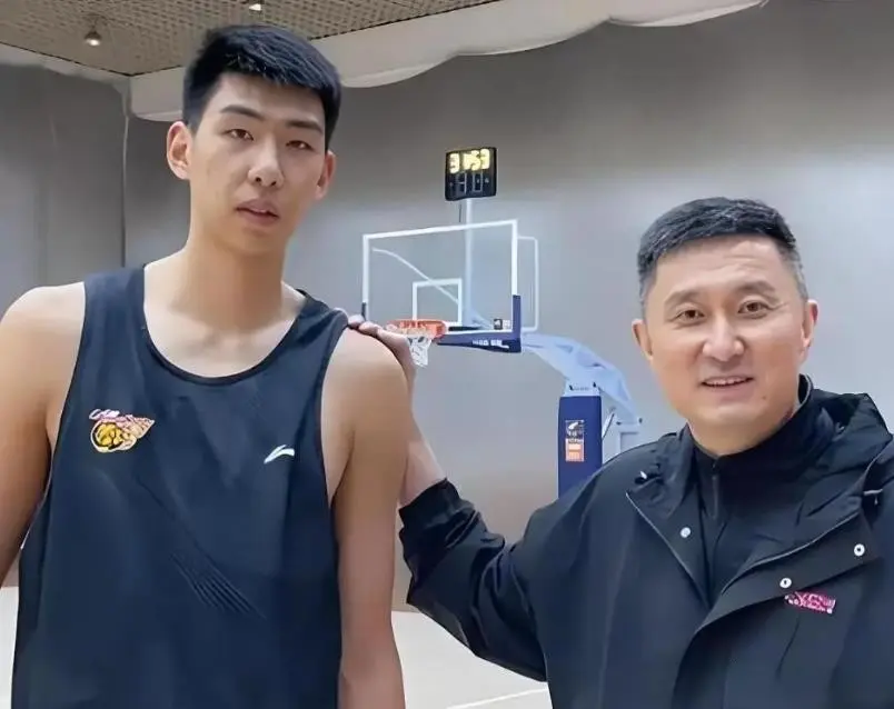 徐昕和广东, alt, 经纪人董昊