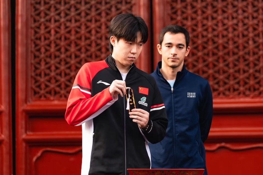 连续上演国, 昱身陷, om